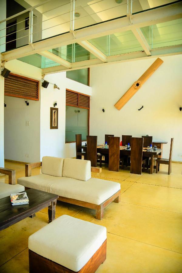 The Cove Hotel Негомбо Екстериор снимка