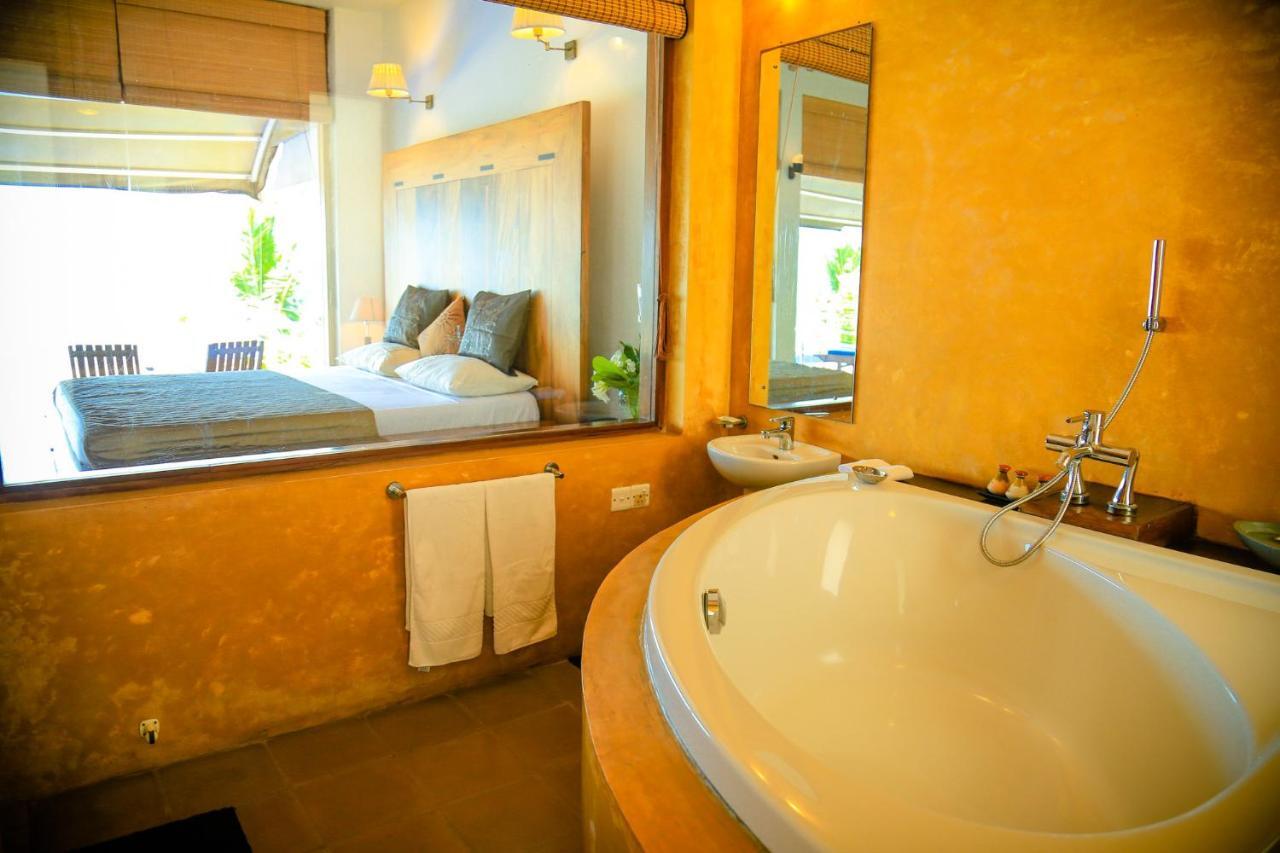 The Cove Hotel Негомбо Екстериор снимка